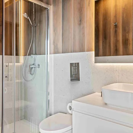 Phaedrus Living: Seaside Residences 02 דירה לימסול